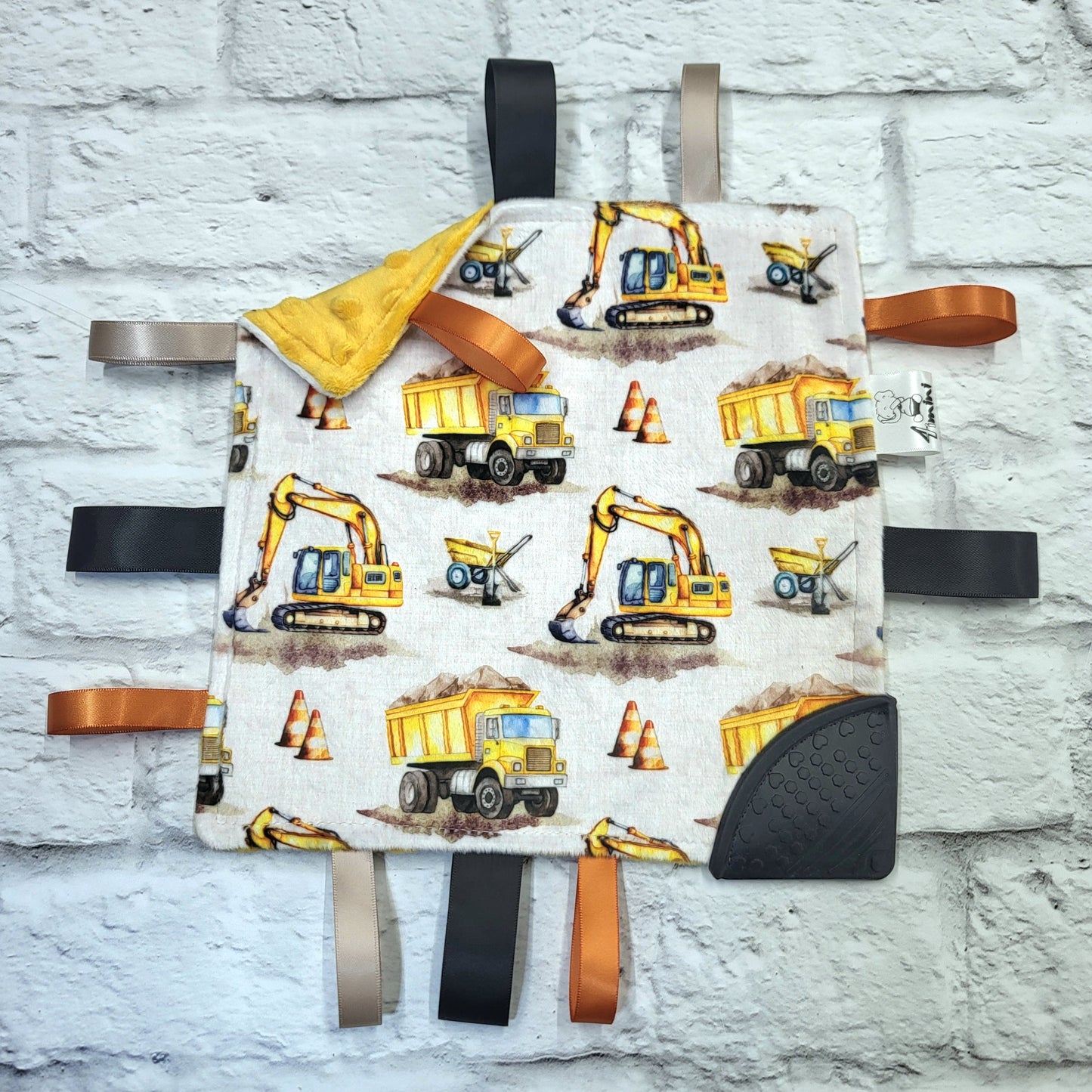 L'excavation - Doudou étiquettes craquante avec coin de dentition