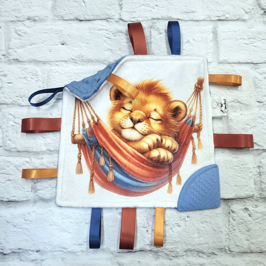 La sieste du lionceau - Doudou étiquettes craquante avec coin de dentition
