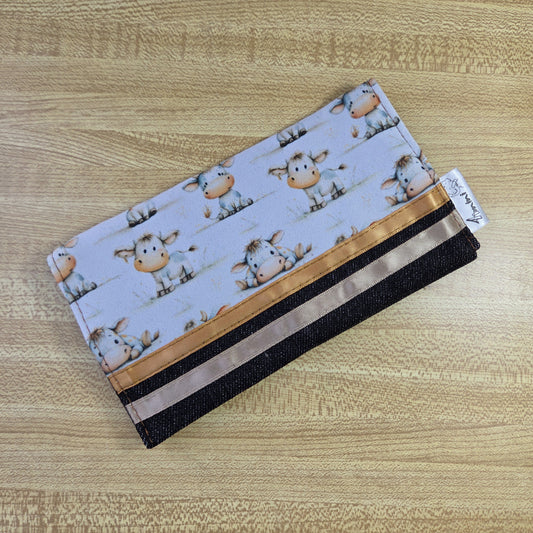 Protège carnet de santé pour carnet de vaccination et cartes médicales avec un doux motif de vaches laitière aquarelles par 4Timini