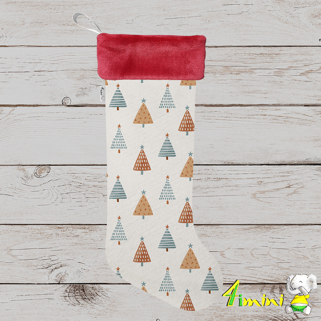 Bas de noël format à cadeau avec bordure rouge, avec le motif de sapins neutre minimaliste dans les teintes de caramel, sauge, cuivré par 4Timini