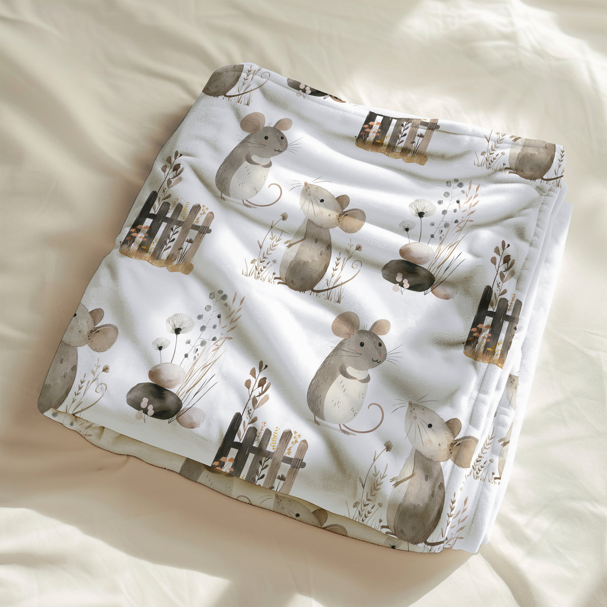 Couverture, calinou doudou motif petits rongeurs, des souris grises dans les herbes, feuillage aquarelle par 4timini