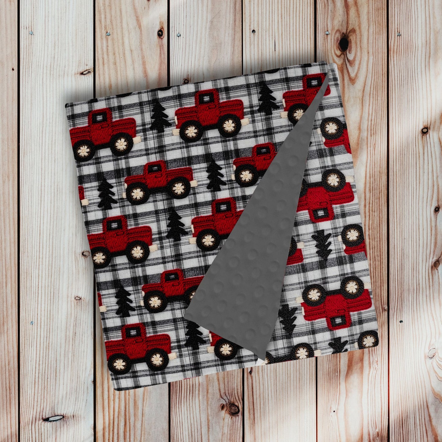 Doudou en minky - Camion rouge brodé