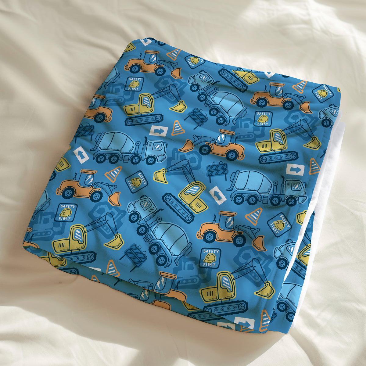 couverture, calinou doudou avec Camions de construction, Chantier, Petits camions, bétonnière, Camion malaxeur, Pelleteuse, Excavatrice, Camion benne, Camion à bascule, Grue, Bleu, Bleu azur, Bleu ciel, Orange, Jaune vif, Ludique, Coloré