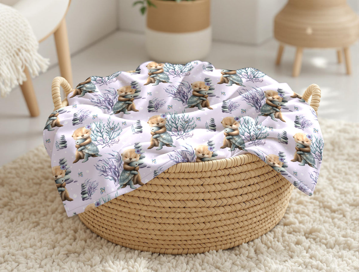 calinou doudou, couverture Douceur Océane, loutre, tortue, feuillage, algue, violet, lilas par 4Timini. 