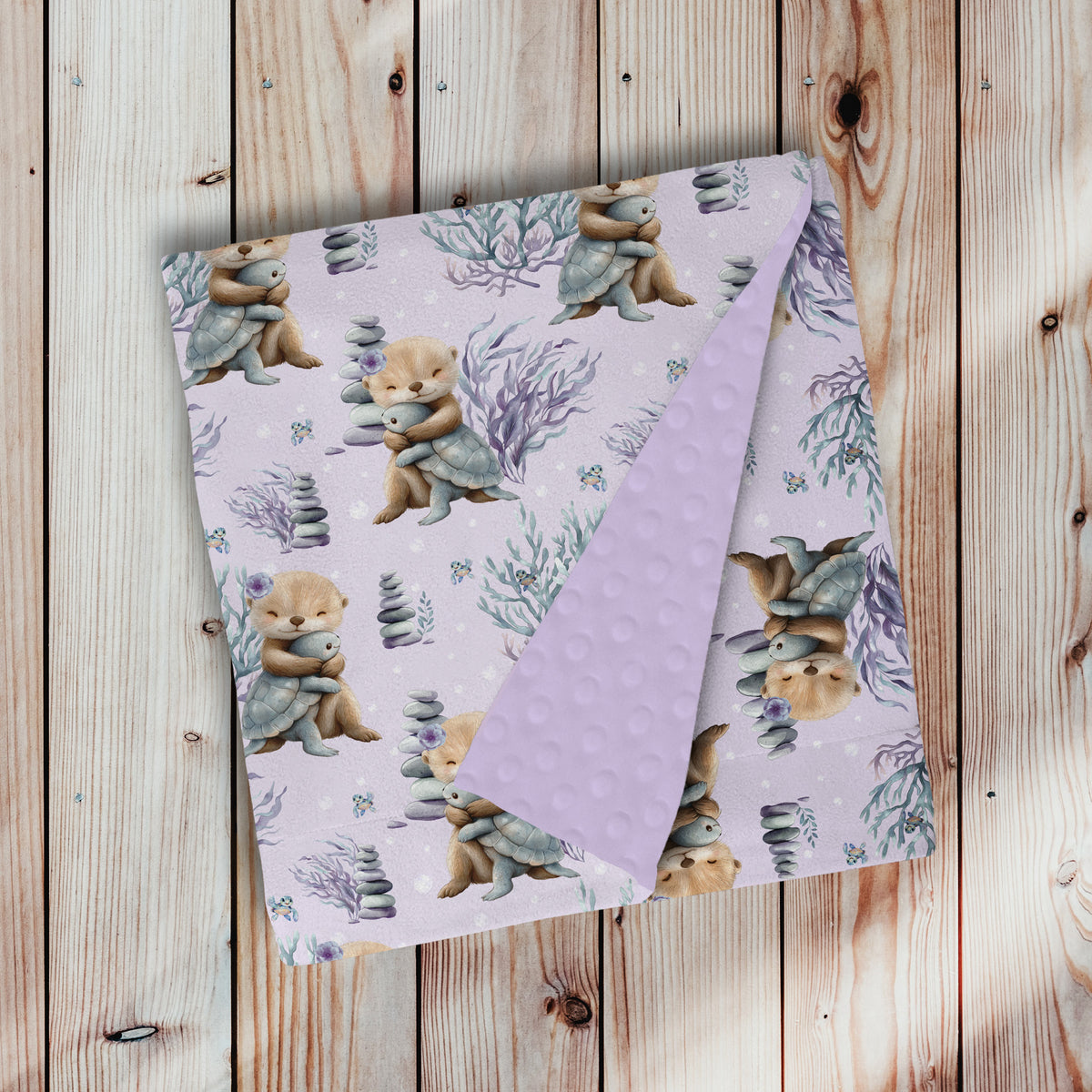 doudou, couverture Douceur Océane, loutre, tortue, feuillage, algue, mauve,  violet, lilas par 4Timini. 