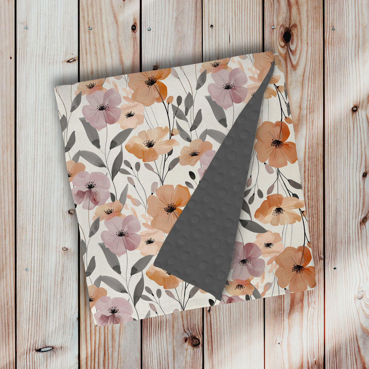 couveture, doudou avec motif floral de fleurs orange et mauve avec endos gris foncé par 4Timini.
