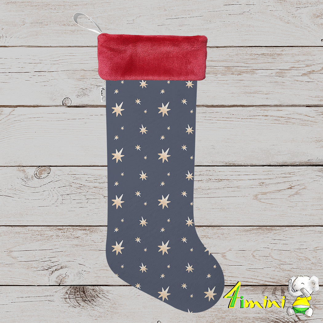 Bas de noël format à cadeau avec bordure rouge, avec le motif bleu nuit apaisant, ce motif céleste s'illumine d'une pluie d'étoiles scintillantes aux teintes douces et dorées peintes à l'aquarelle par 4Timini