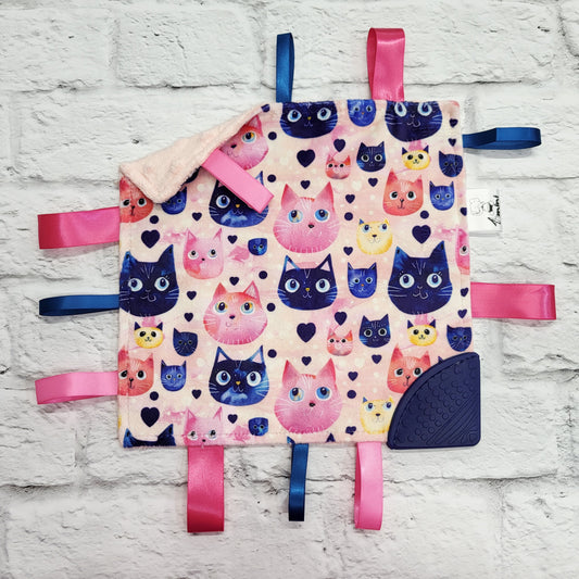 Monde de chats - Doudou étiquettes craquante avec coin de dentition